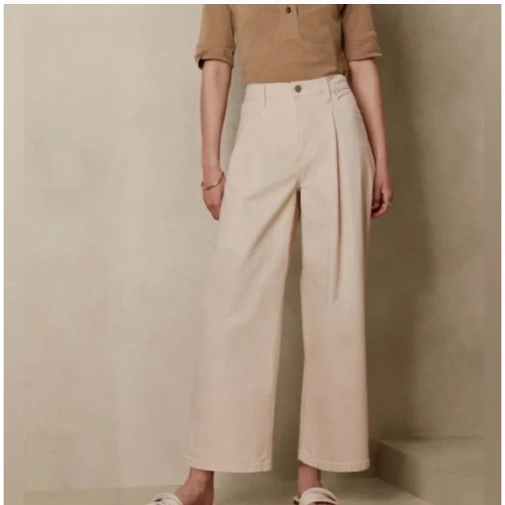 Banana Republic Stone Petite Wide Leg Crop Jeans Cream Size 31 12 Pleated Front
